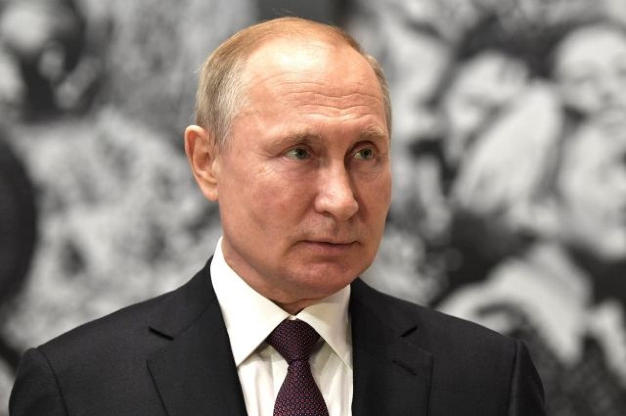 Путин поручил заняться историей блокады Ленинграда Путин поручил заняться историей блокады Ленинграда
