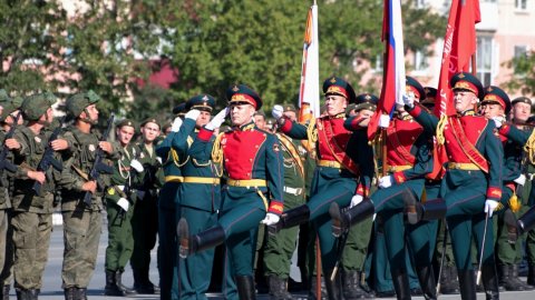 На Сахалине прошел парад победы