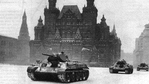 На Красной площади встали танки