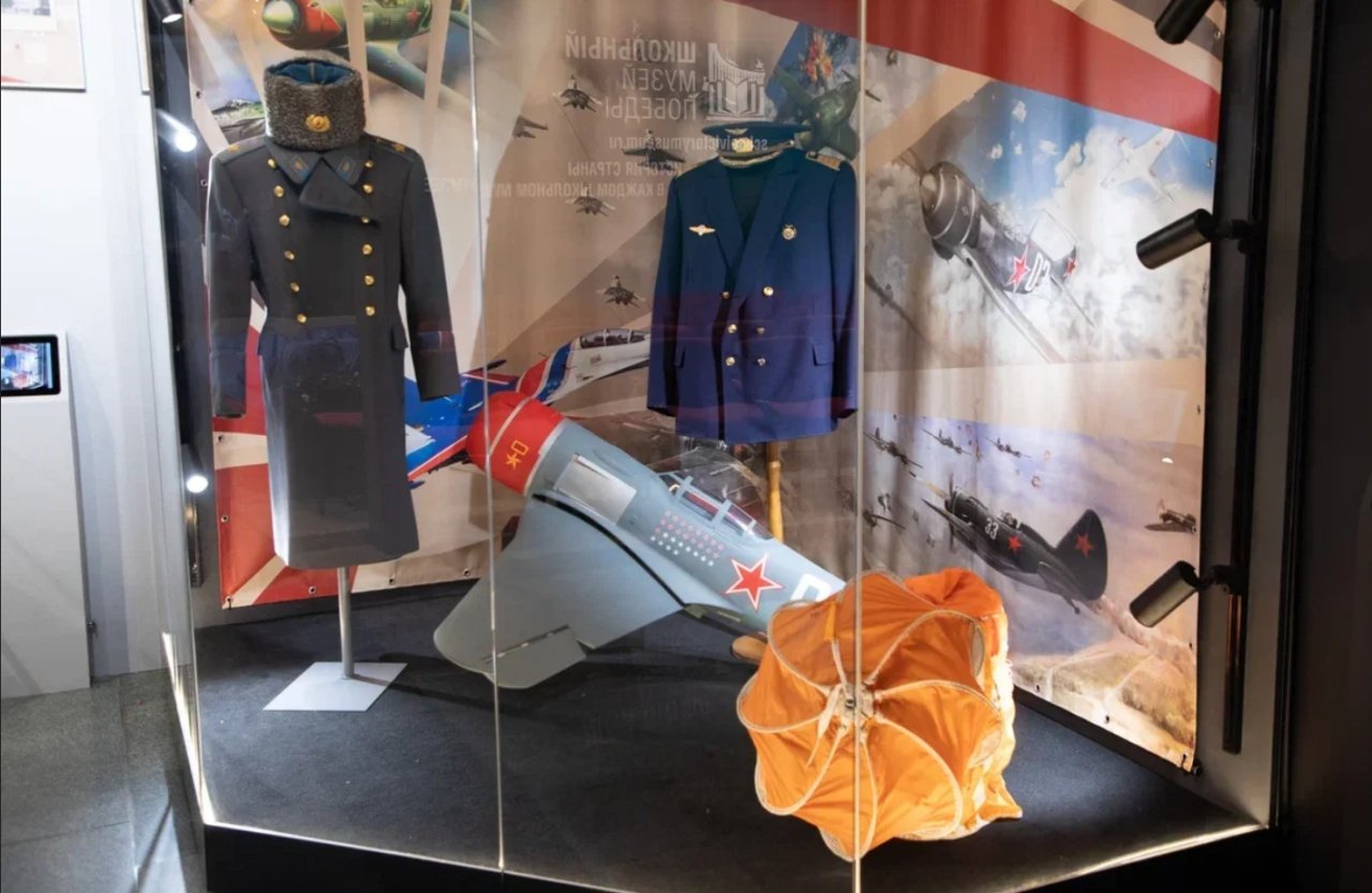 Школы сохранили память о военных летчиках