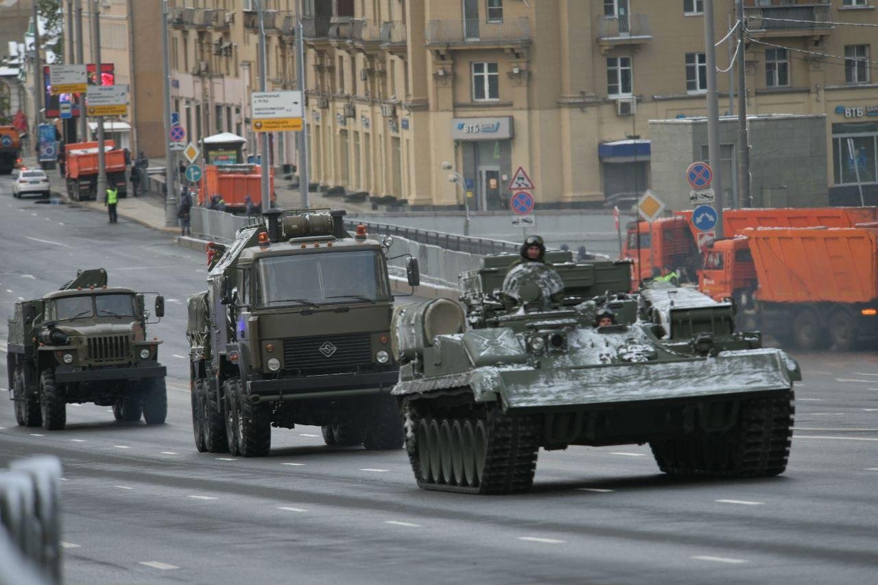 Парад Победы: на Красную площадь прибывает военная техника — Телеканал  «ПОБЕДА»!