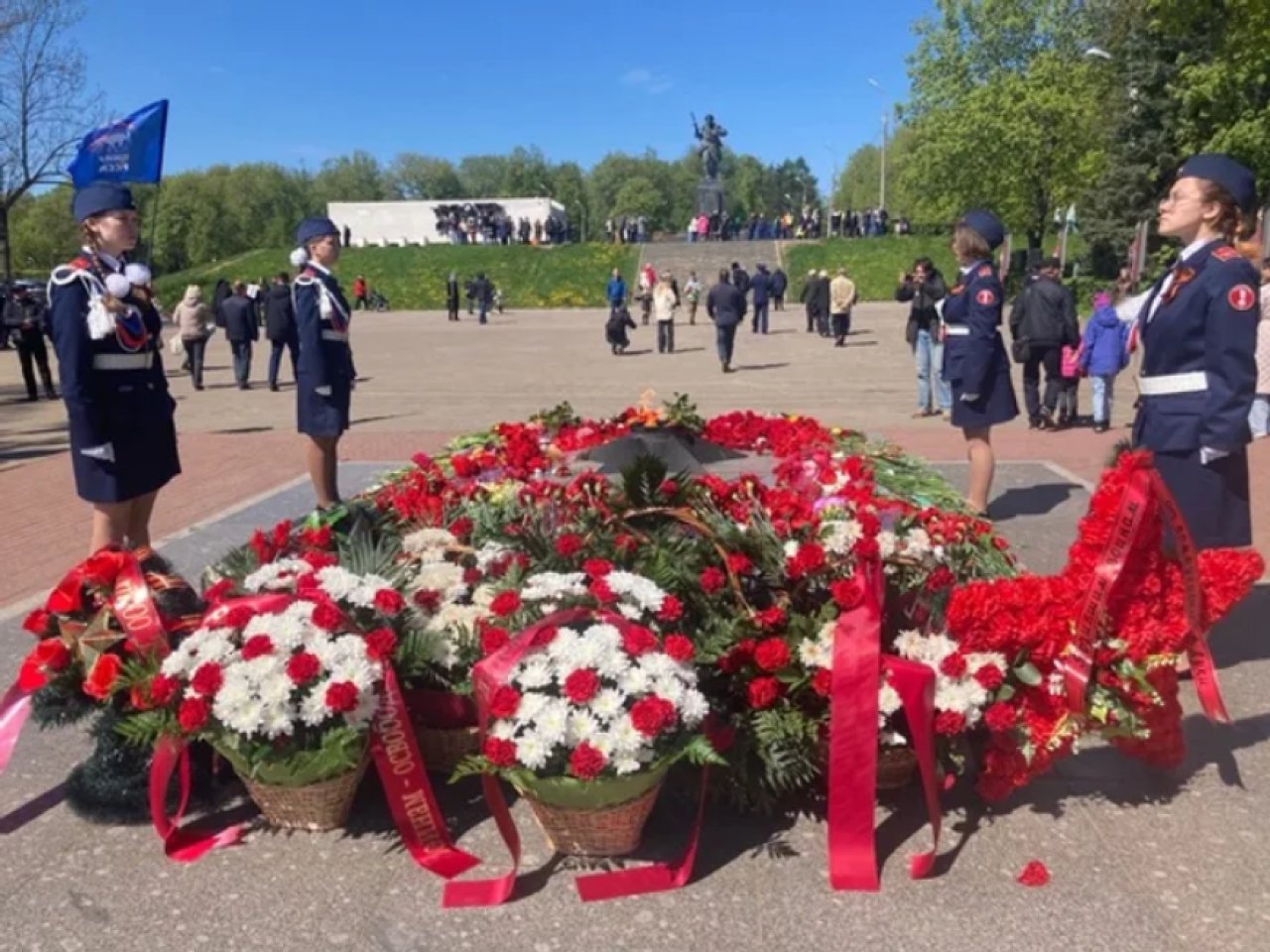 Города воинской славы: Великие Луки 9 мая 2024 — Телеканал «ПОБЕДА»!