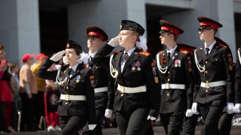 Парад кадет стартовал у Музея Победы
