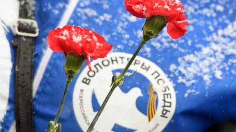 «Волонтеры Победы» проводят акцию «Красная гвоздика»